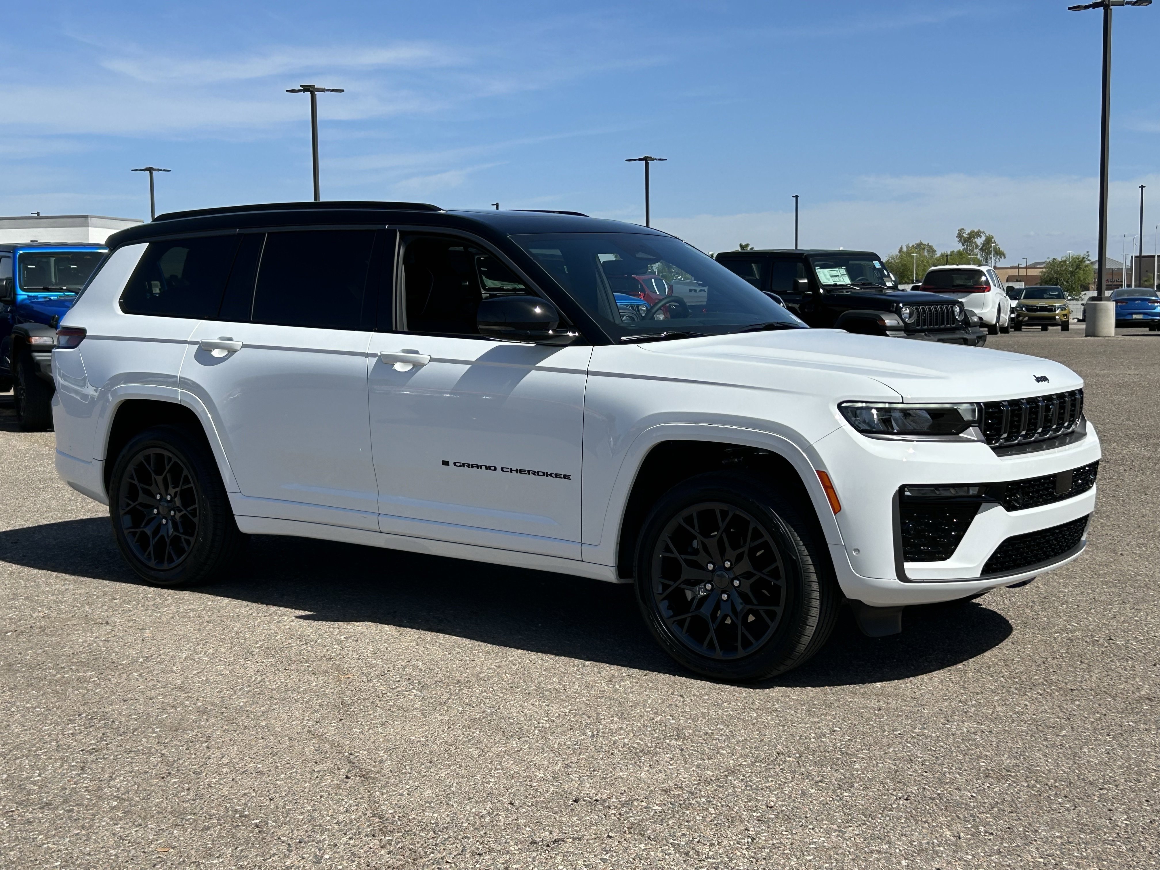Used 2026 Jeep Grand Cherokee L Summit AWD/4WD image 7