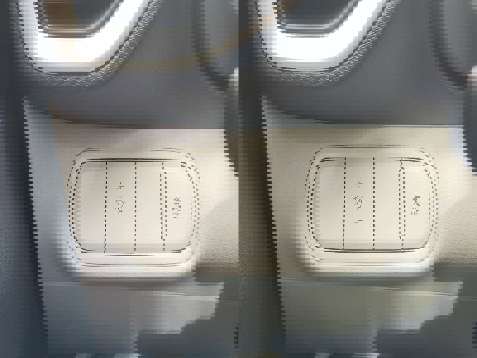 Used 2025 Hyundai Venue Limited image 20