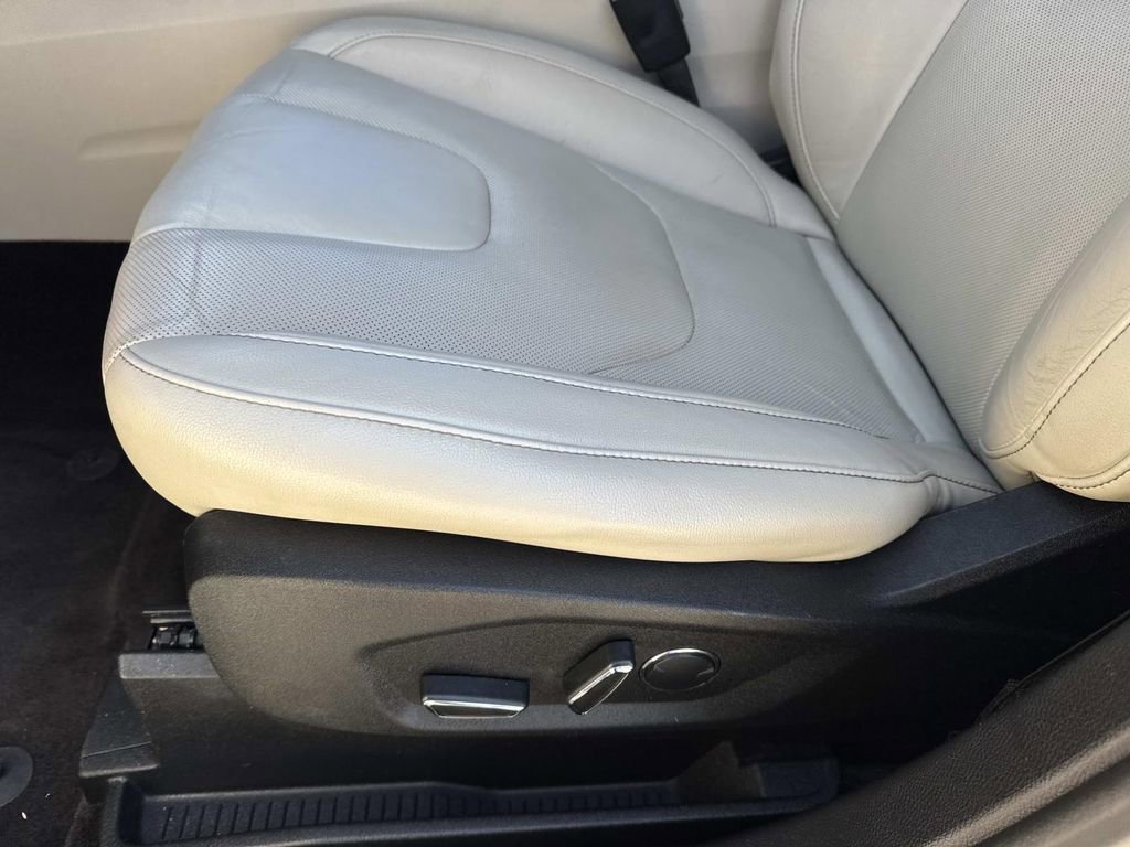 Used 2018 Ford Edge Titanium w/ Equipment Group 301A image 19