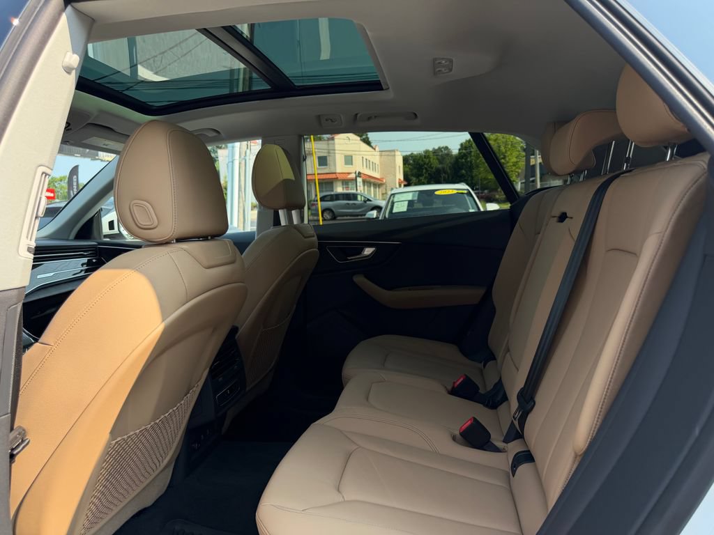 Used 2025 Audi Q8 Premium w/ Convenience Package AWD/4WD image 27