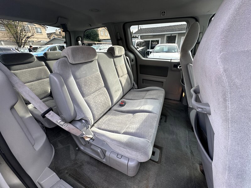 Used 2004 Ford Freestar SE image 21