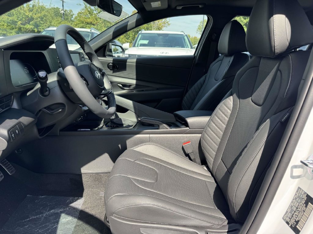 New 2026 Hyundai Elantra SEL Sport FWD image 14
