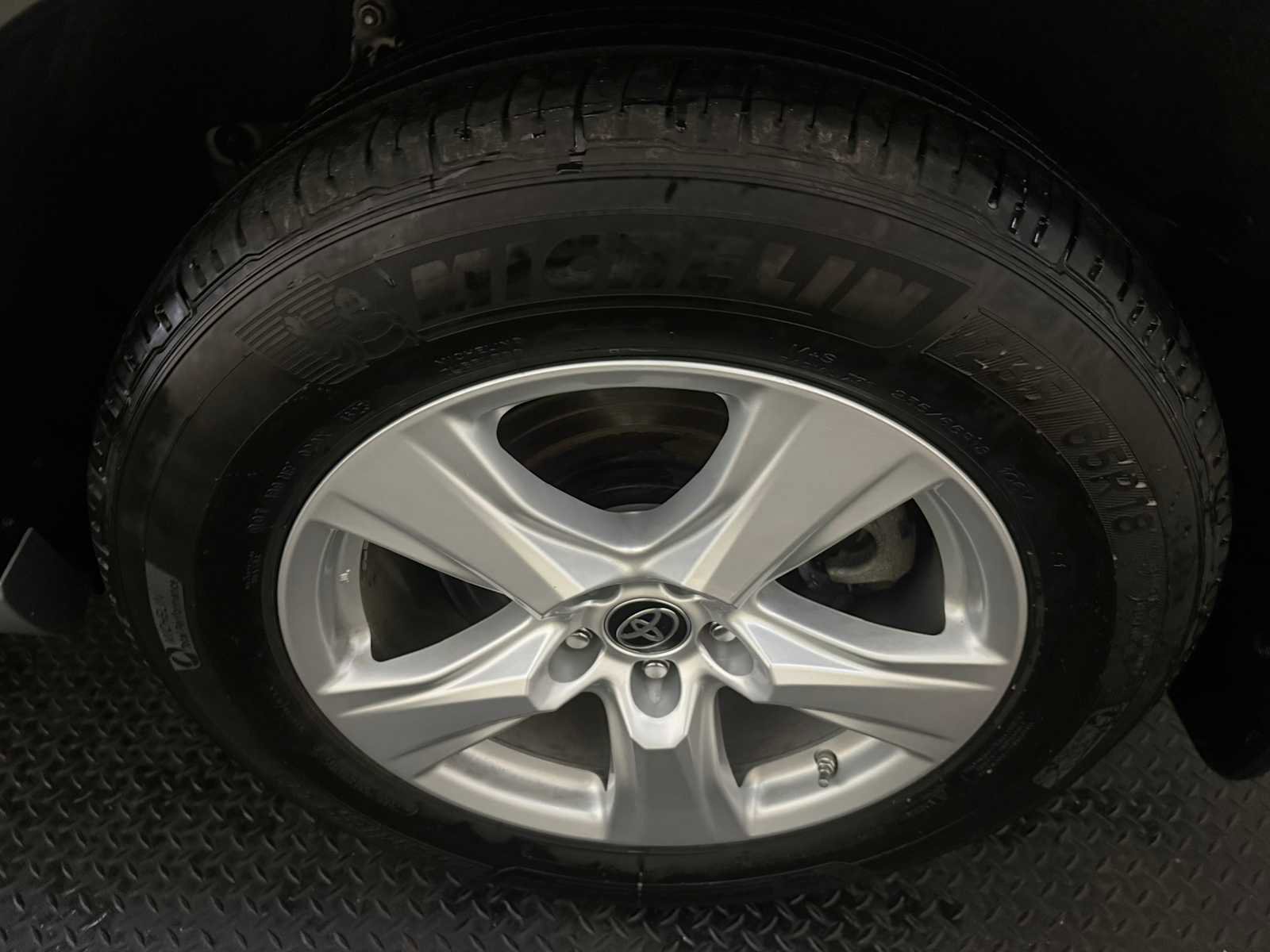 Used 2023 Toyota Highlander LE AWD/4WD image 9