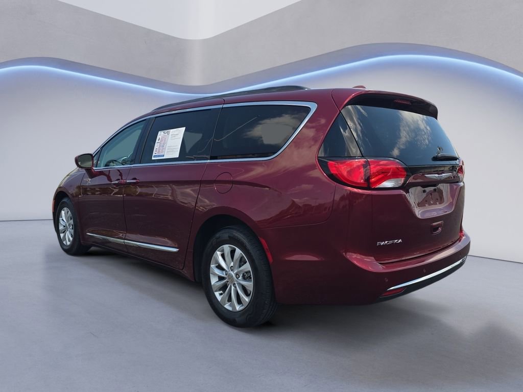 Used 2017 Chrysler Pacifica Touring-L FWD image 3