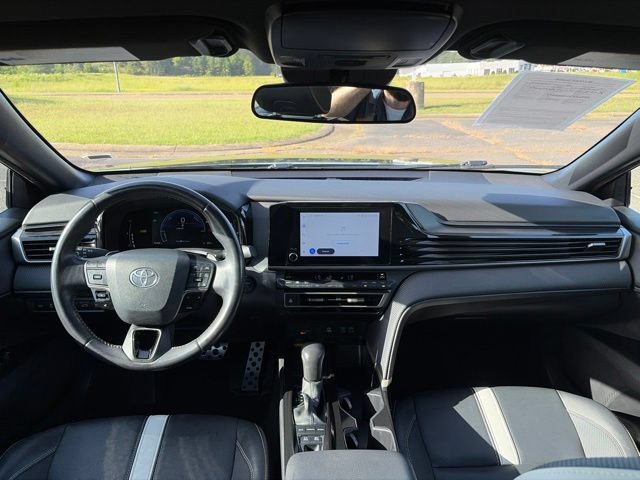 Used 2025 Toyota Camry SE FWD image 6