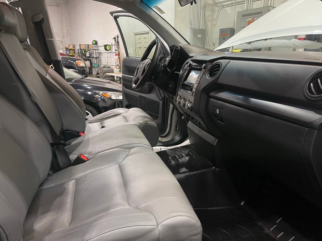 Used 2015 Toyota Tundra SR image 29
