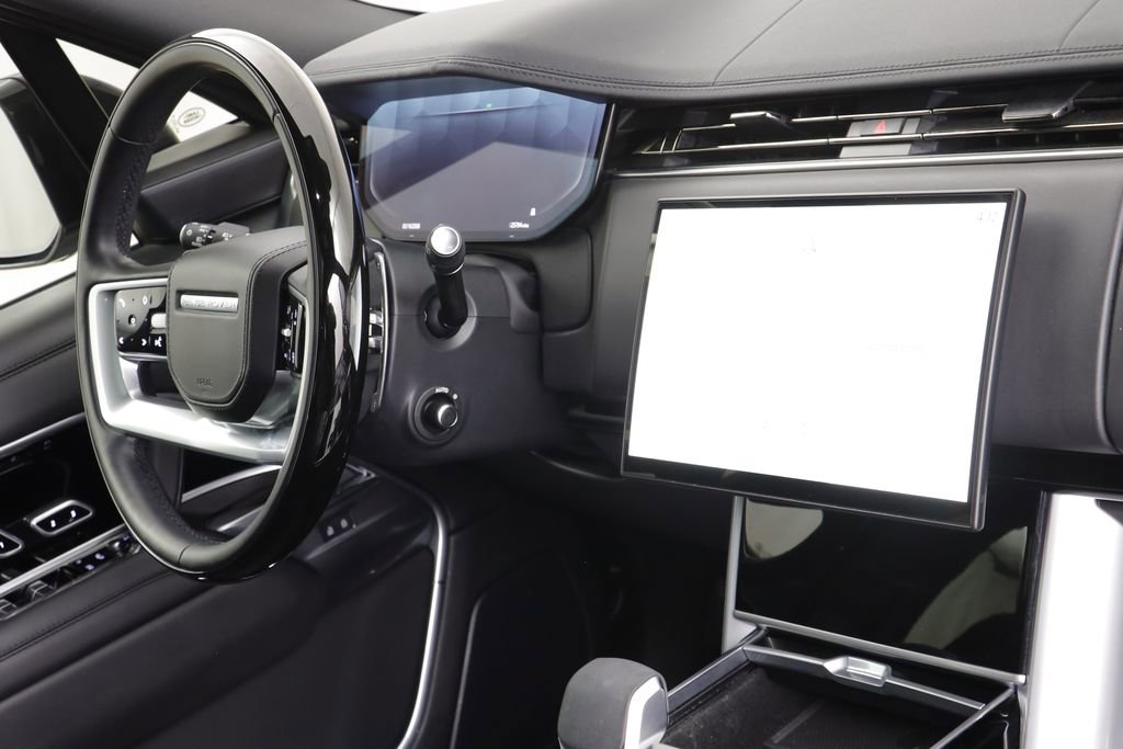 Used 2025 Land Rover Range Rover SE image 22