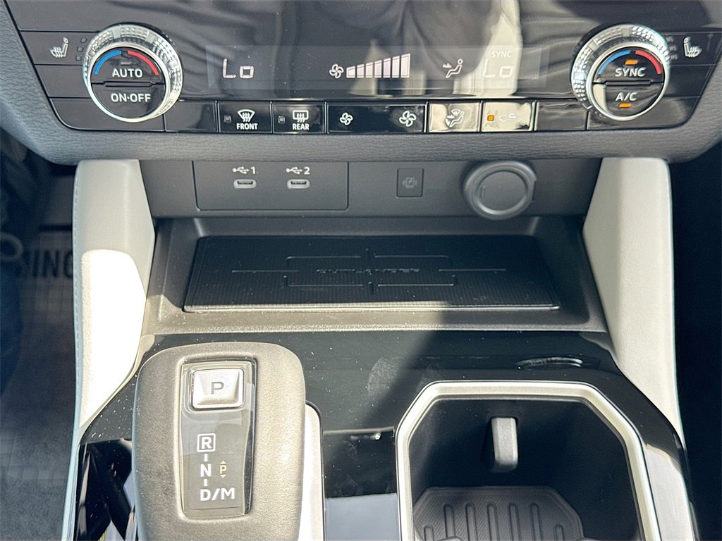 New 2025 Mitsubishi Outlander SE image 16