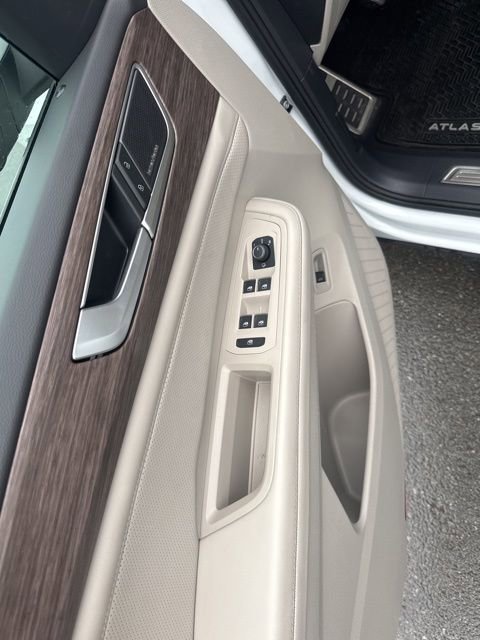 Used 2024 Volkswagen Atlas SEL Premium R-Line image 16