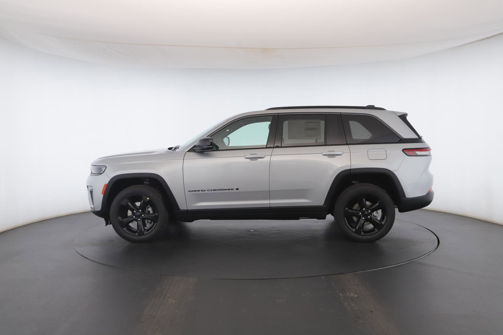 New 2026 Jeep Grand Cherokee Limited w/ Limited Altitude Package image 18