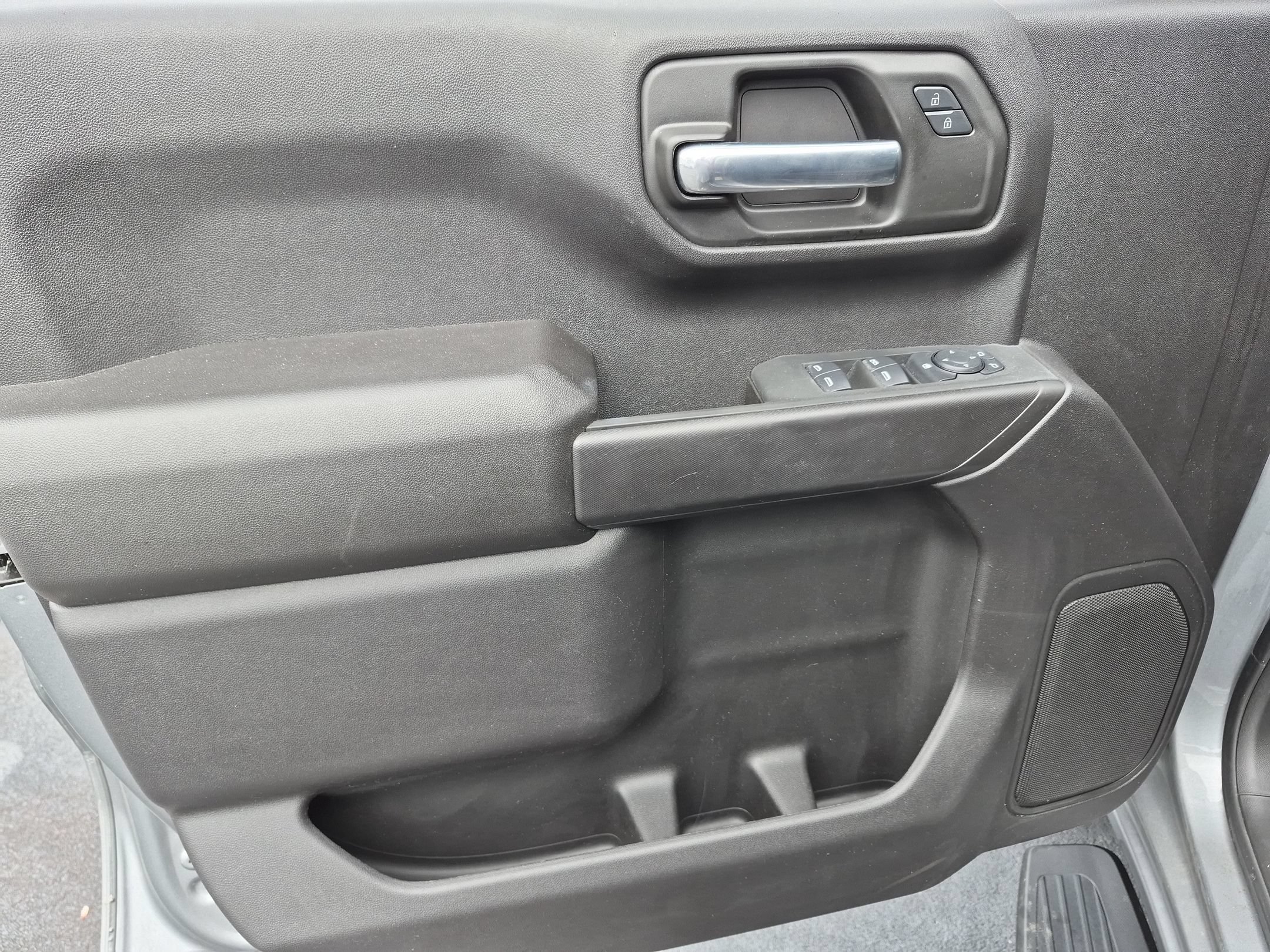 Used 2024 Chevrolet Silverado 1500 Custom Trail Boss w/ Dark Appearance Package AWD/4WD image 14