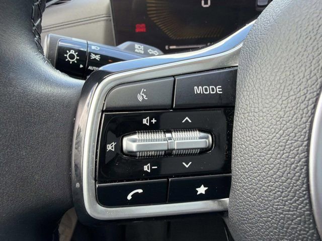 Used 2025 Kia Carnival FWD image 25