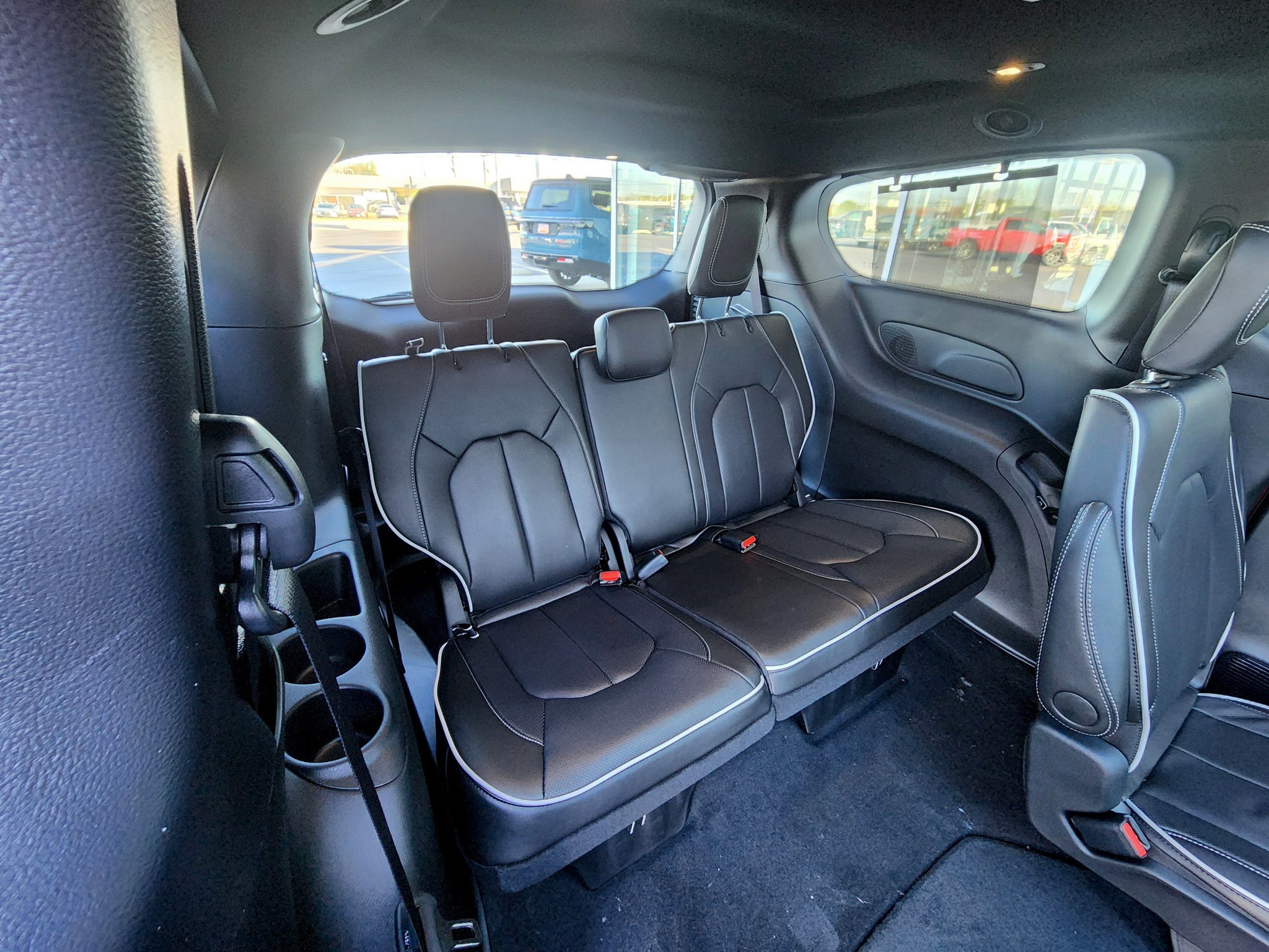New 2027 Chrysler Pacifica Limited FWD image 7