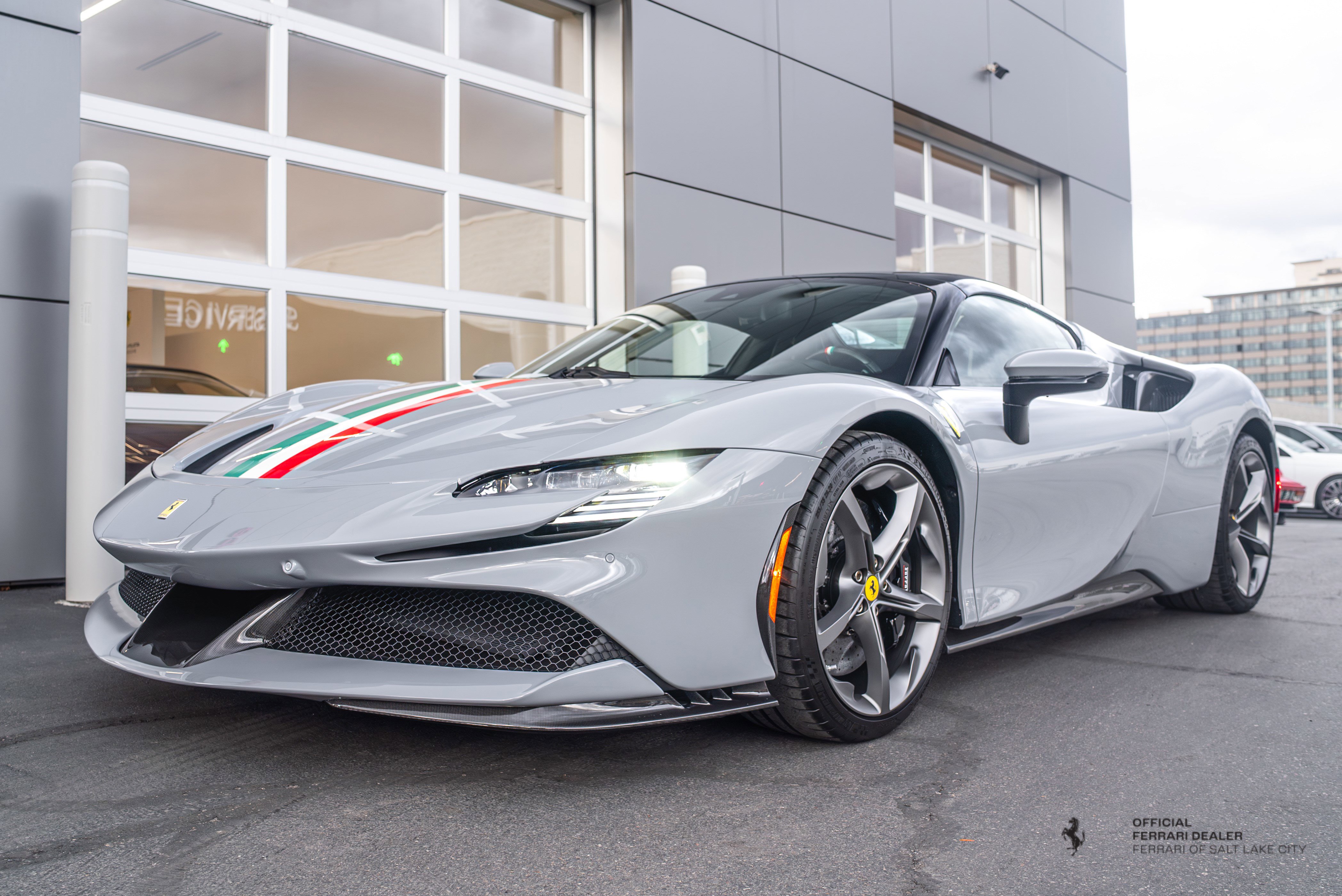 Used 2024 Ferrari SF90 Spider image 1