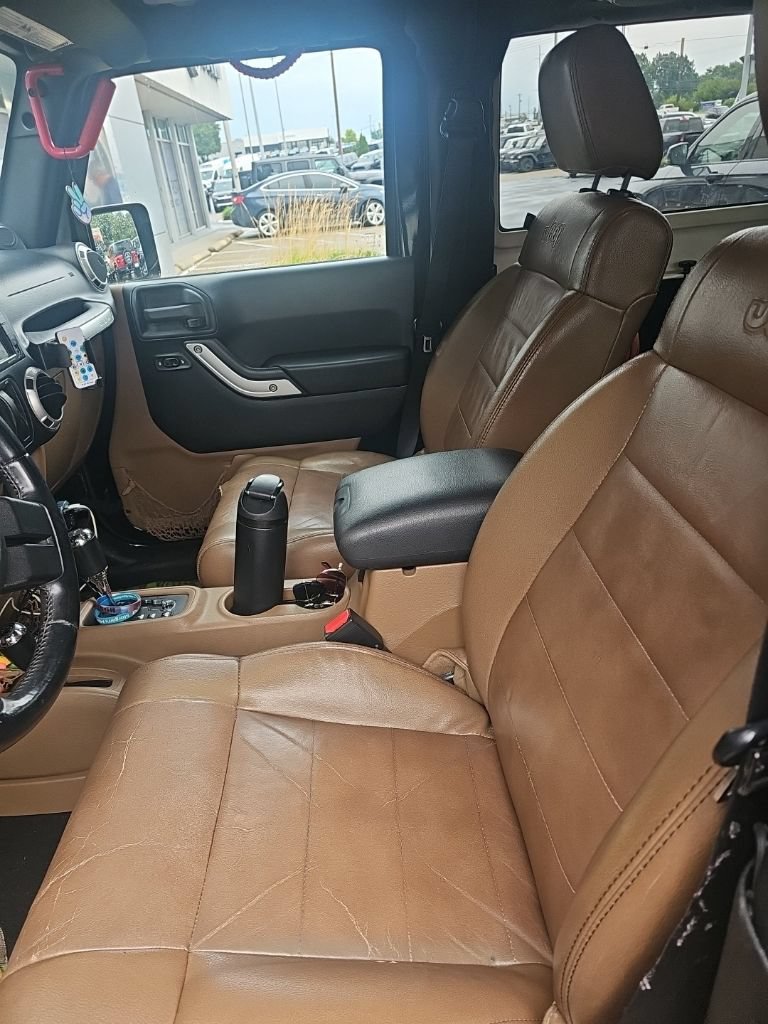 Used 2012 Jeep Wrangler Sahara w/ Connectivity Group AWD/4WD image 7