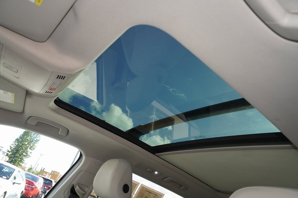 Used 2020 Volkswagen Tiguan SE w/ Panoramic Sunroof Package image 22