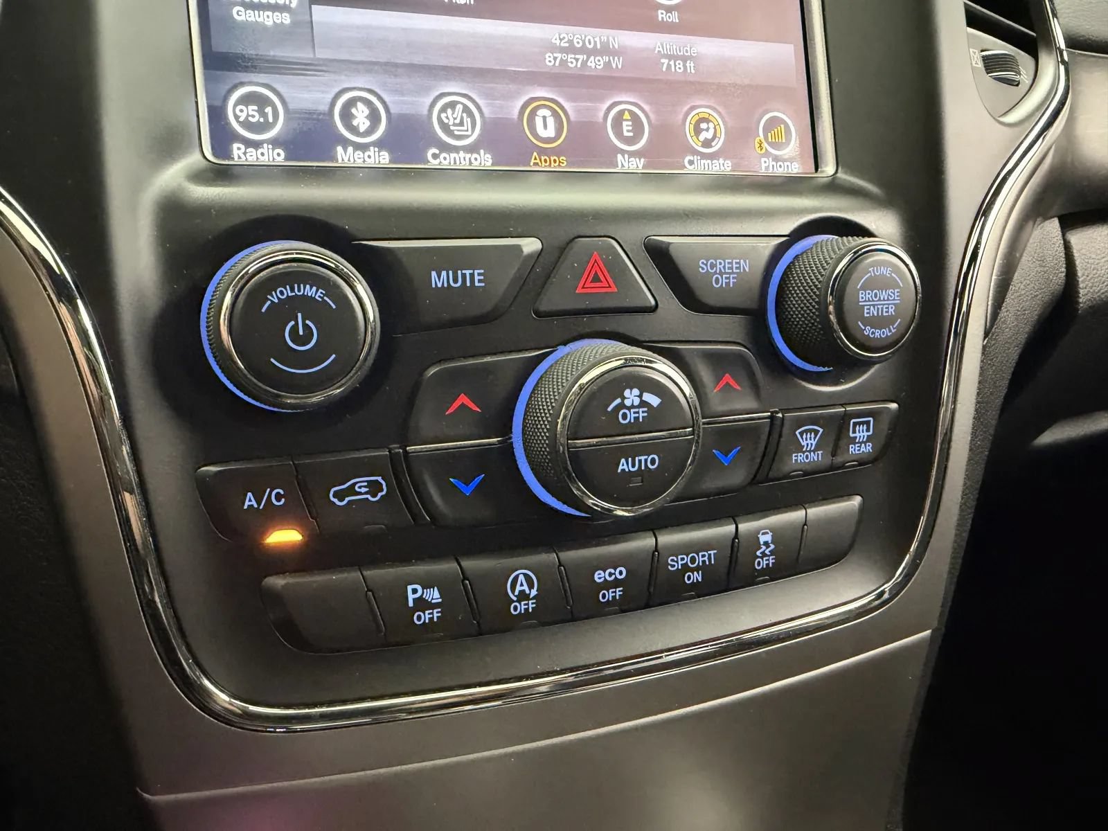 Used 2018 Jeep Grand Cherokee Altitude AWD/4WD image 27