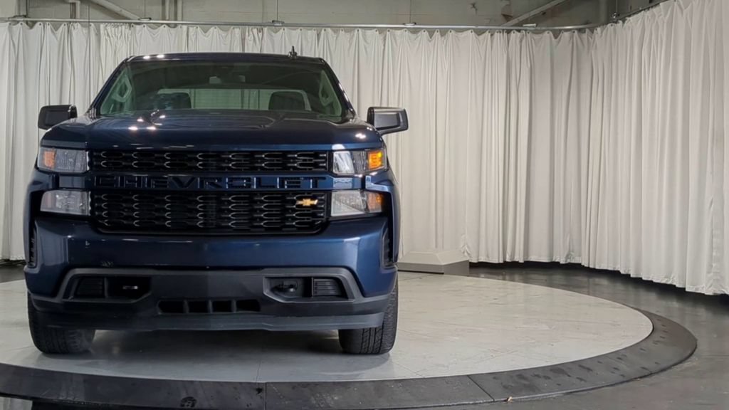 Used 2021 Chevrolet Silverado 1500 Custom w/ Safety Confidence Package AWD/4WD image 3