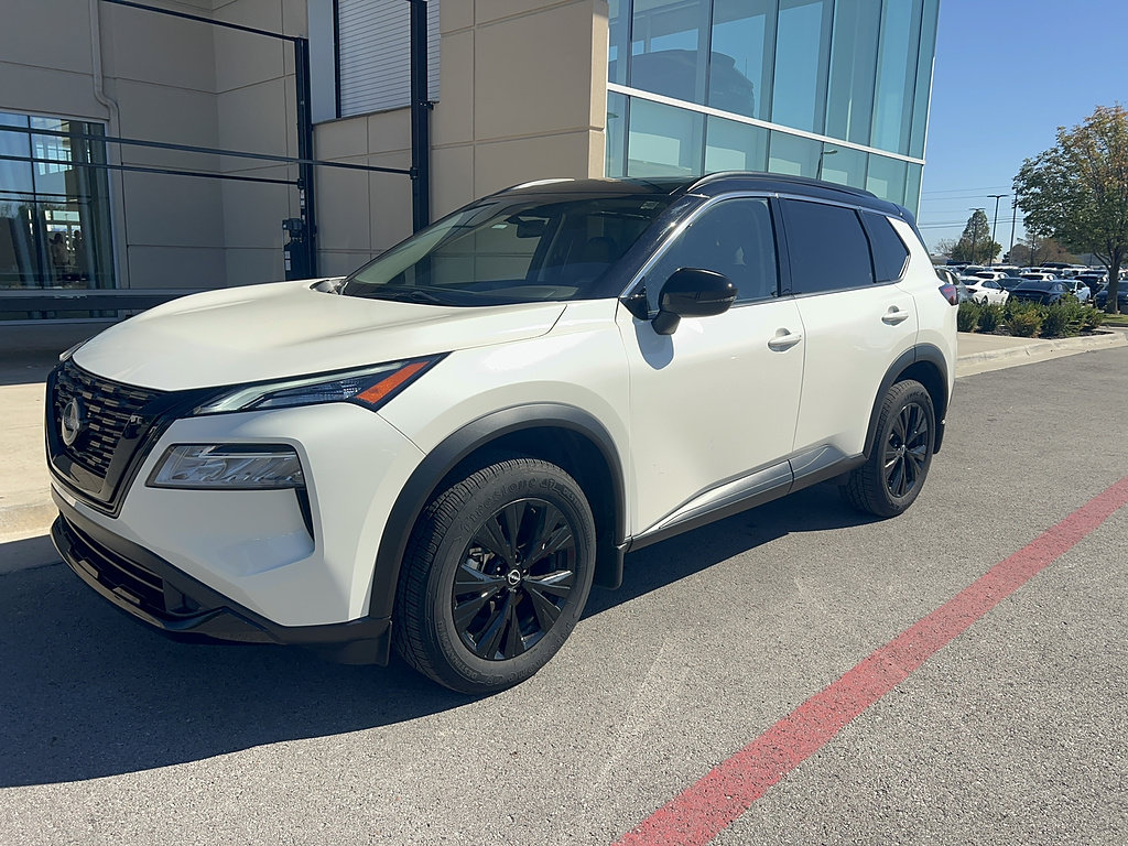 Used 2023 Nissan Rogue SV w/ SV Premium Package FWD image 2