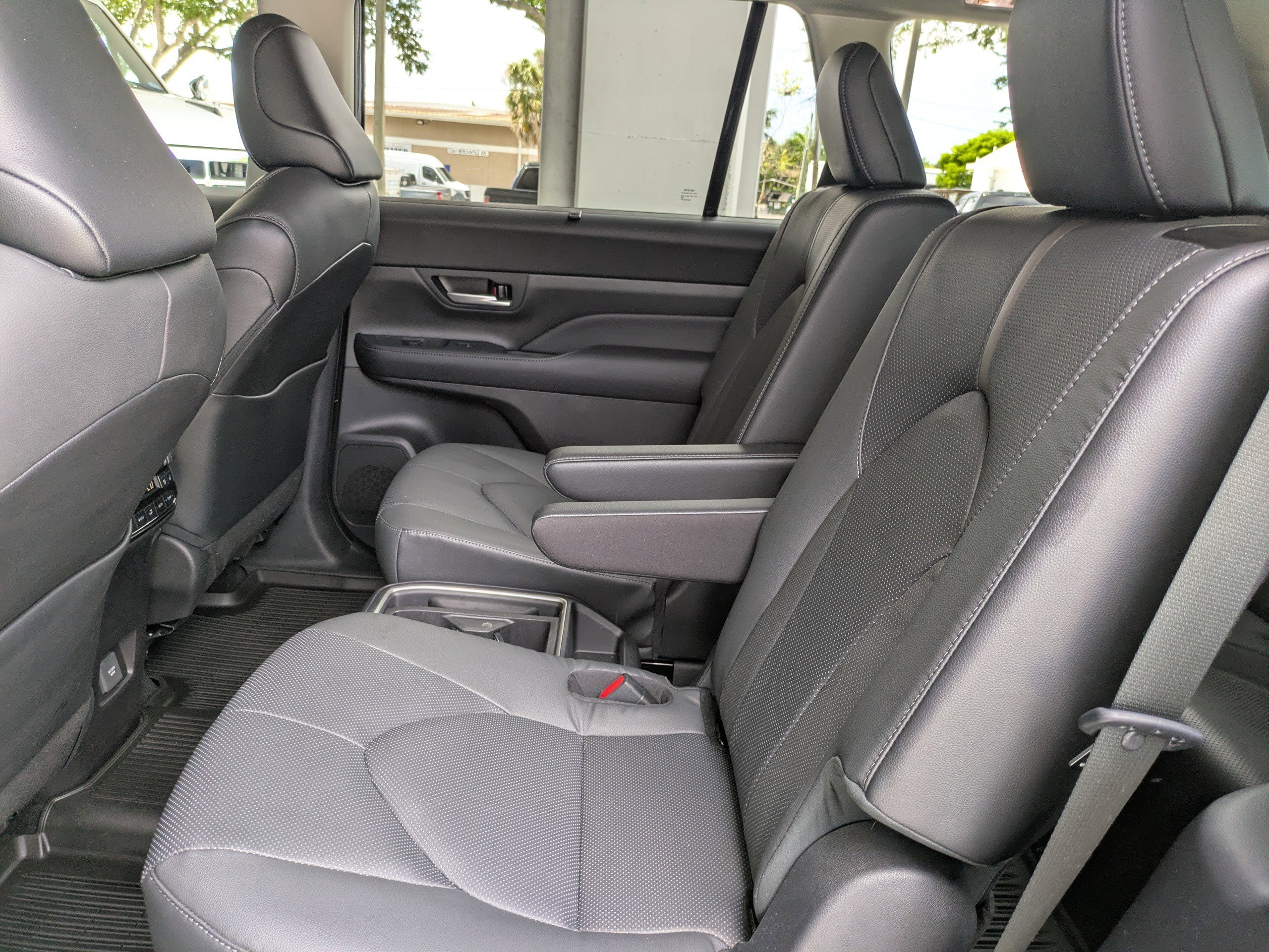 Used 2025 Toyota Grand Highlander AWD image 16