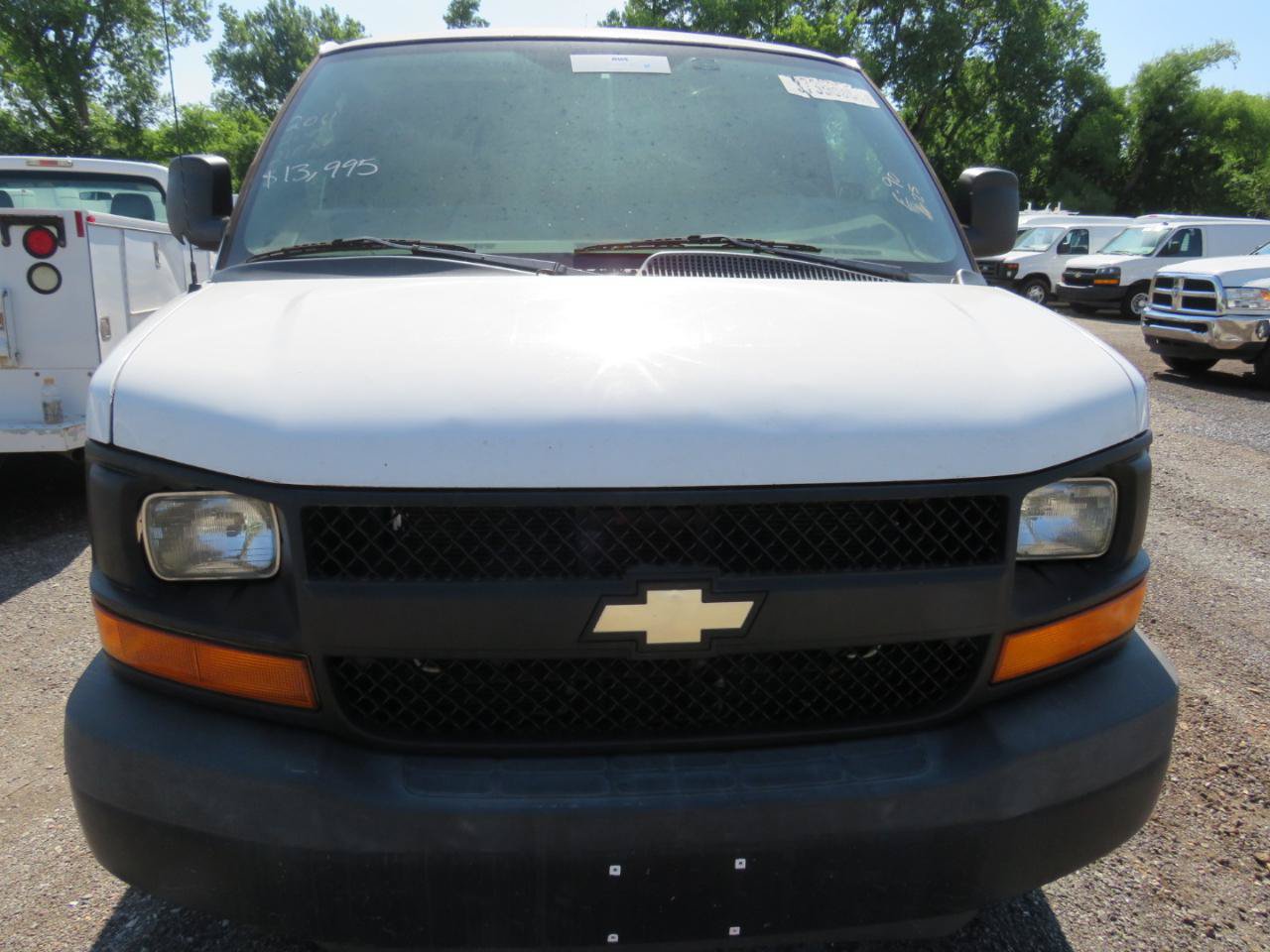 Used 2011 Chevrolet Express 2500 RWD image 2