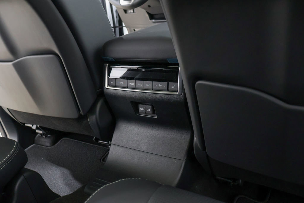Used 2026 Lexus GX 550 w/ Accessory Package (2T) AWD/4WD image 39