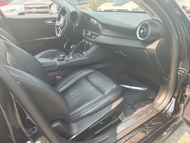 Used 2018 Alfa Romeo Giulia RWD image 9