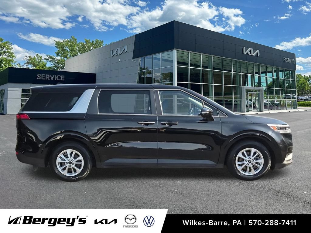 Used 2022 Kia Carnival LX FWD image 5