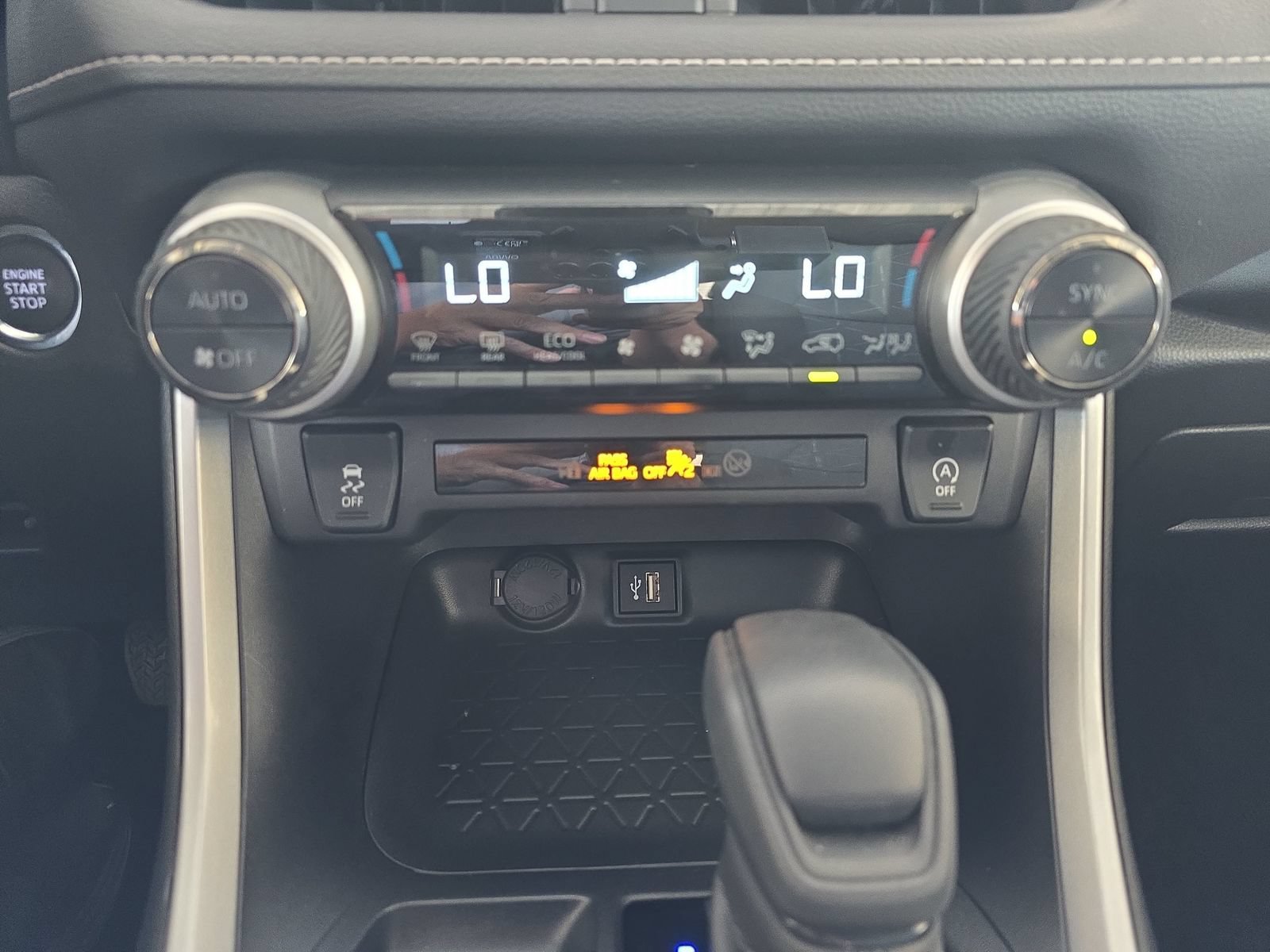 Used 2025 Toyota RAV4 XLE AWD/4WD image 25