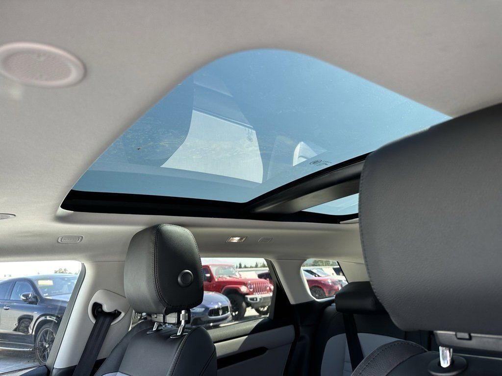 Used 2024 Land Rover Range Rover Evoque Dynamic SE image 15