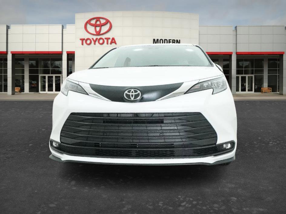 New 2026 Toyota Sienna XLE FWD image 6