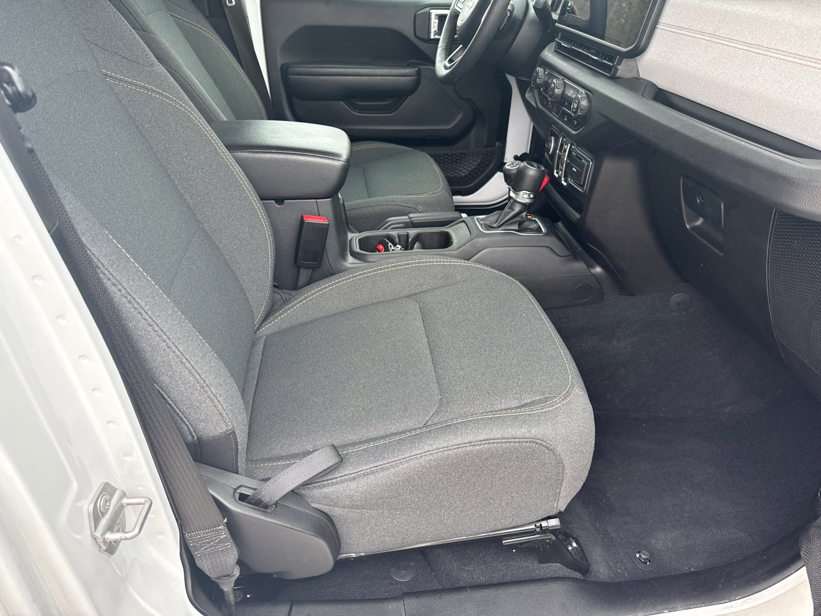 Used 2025 Jeep Gladiator Sport image 13