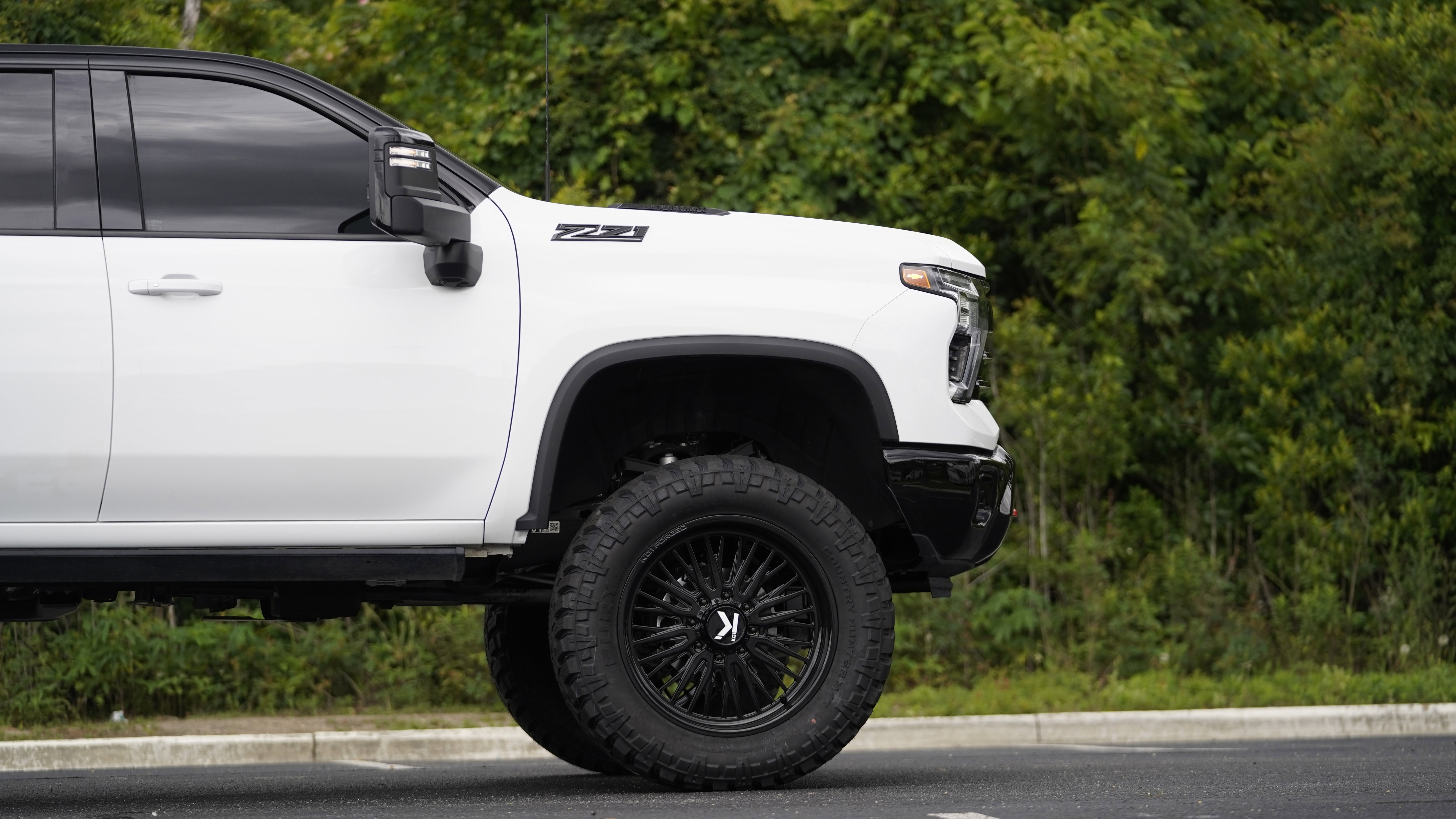 Used 2025 Chevrolet Silverado 2500 LTZ w/ LTZ Plus Package AWD/4WD image 6