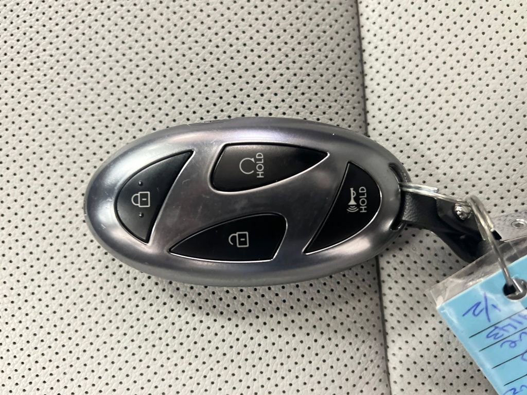 Used 2025 Hyundai Santa Cruz Limited image 32