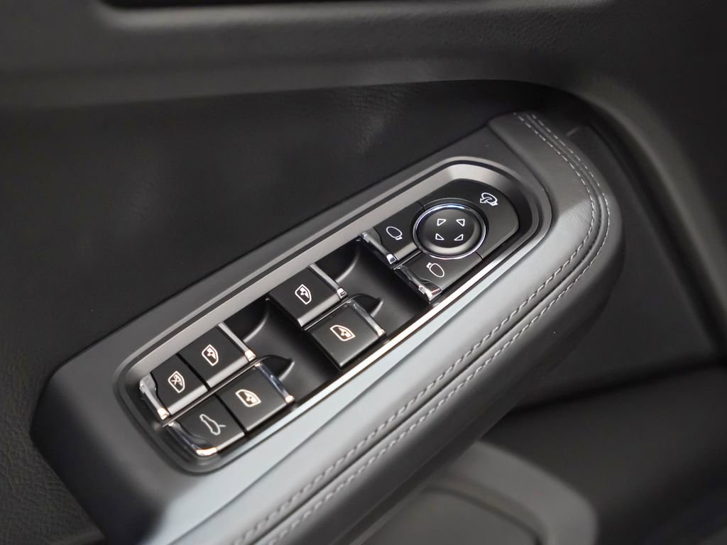 Used 2026 Porsche Macan AWD/4WD image 45