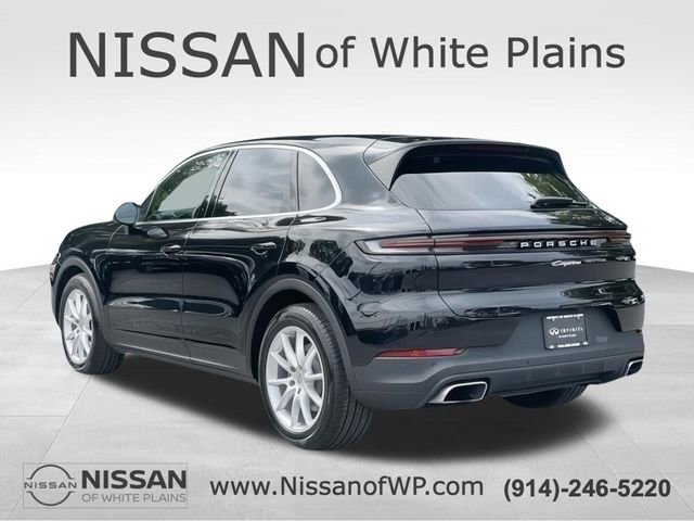Used 2024 Porsche Cayenne AWD/4WD image 5