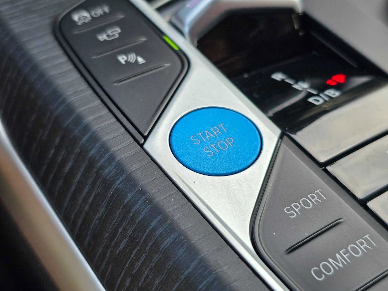Used 2025 BMW i4 xDrive40i w/ M Sport Package AWD/4WD image 31