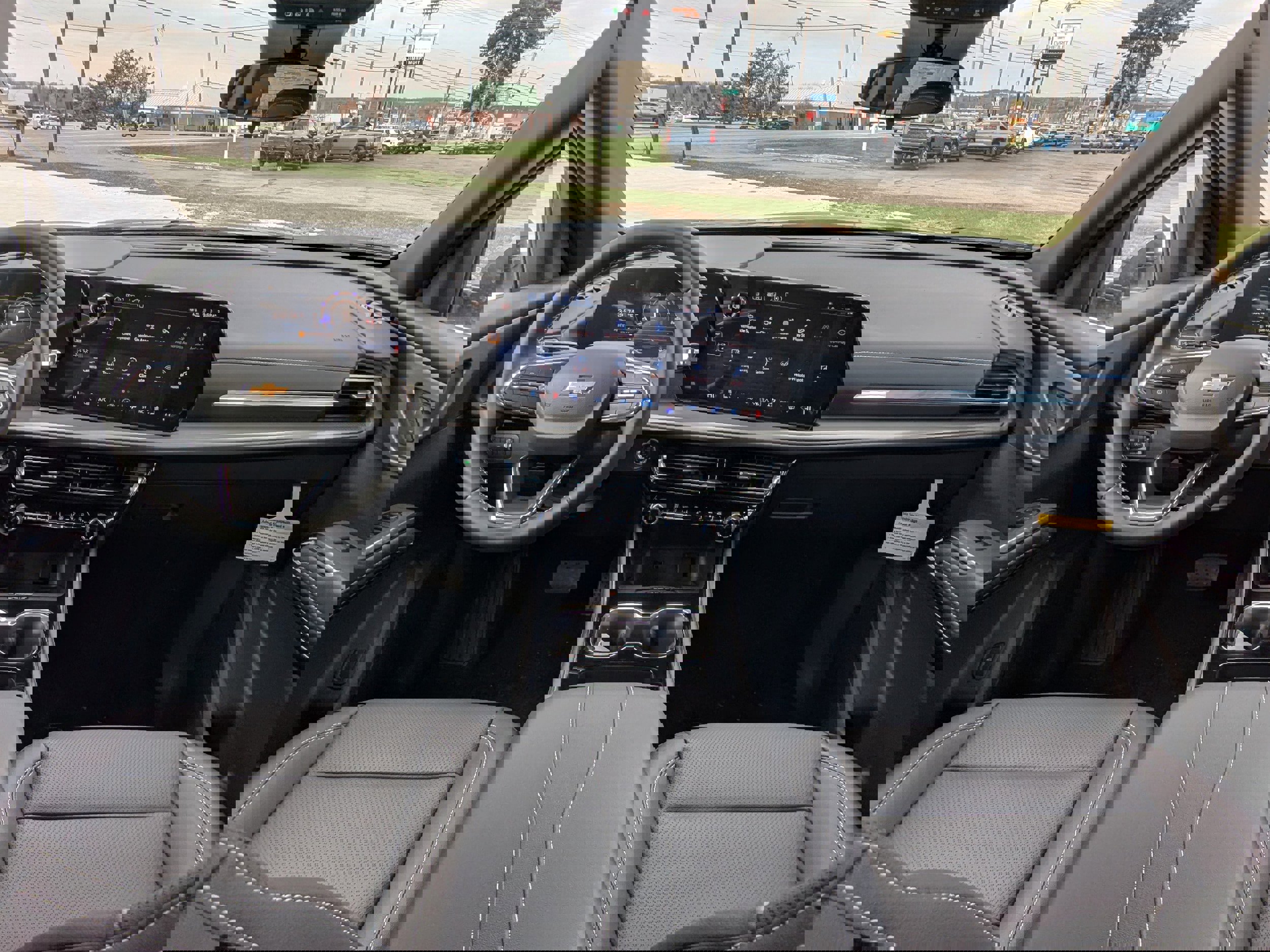 New 2026 Chevrolet Traverse LT w/ LPO, Floor Liner Package image 15