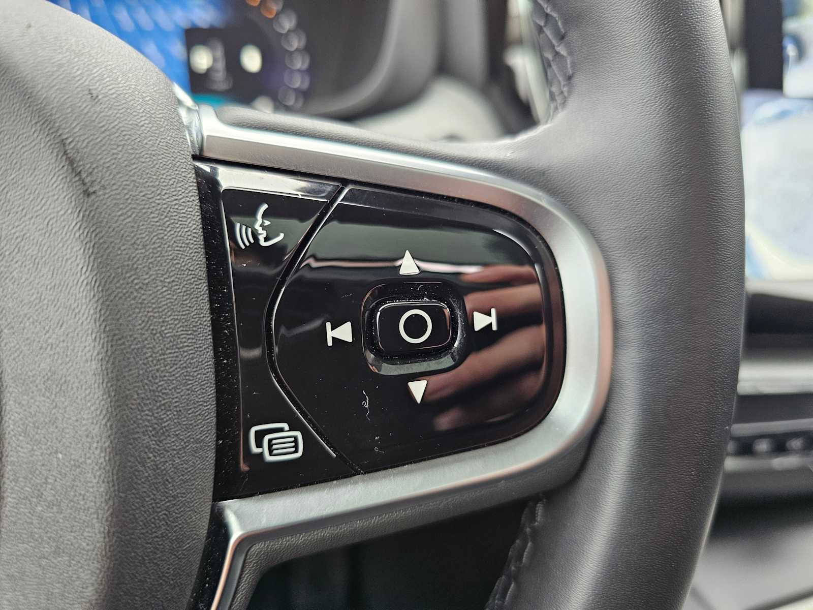 Used 2025 Volvo XC60 B5 Plus w/ Protection Package Premier image 36