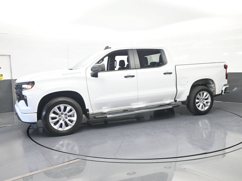 Used 2022 Chevrolet Silverado 1500 Custom RWD image 2