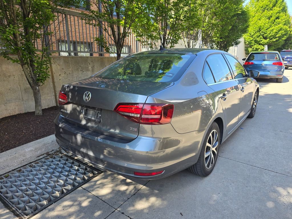 Used 2017 Volkswagen Jetta SE FWD image 5