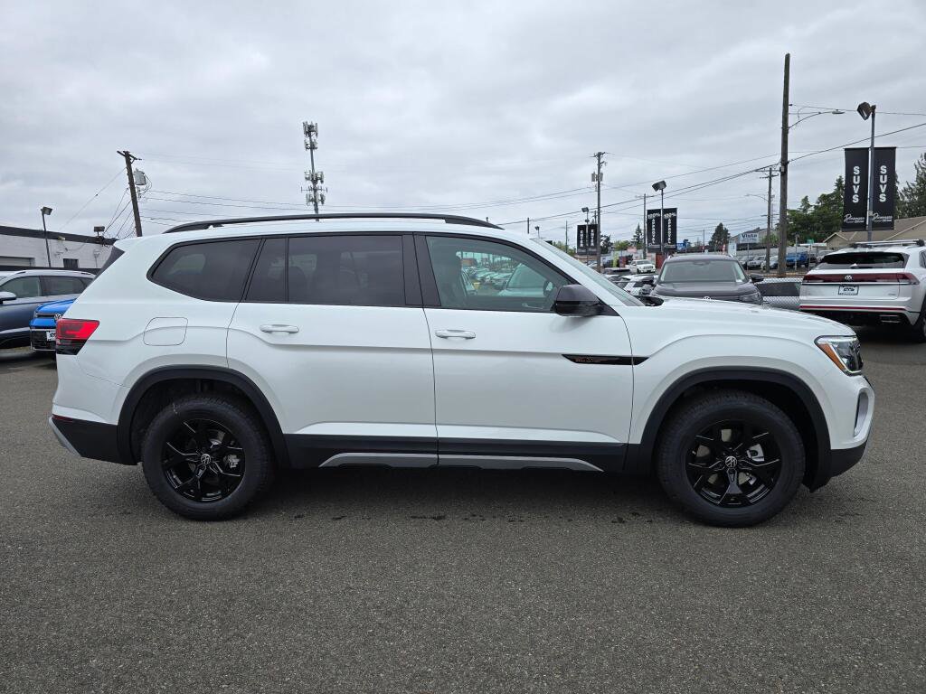 New 2026 Volkswagen Atlas Peak Edition AWD/4WD image 2