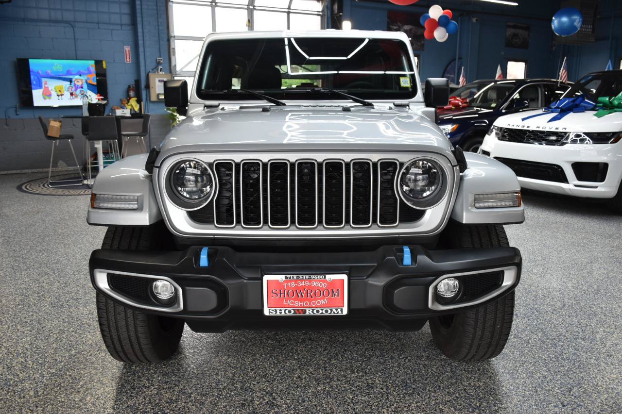 Used 2024 Jeep Wrangler Unlimited Sahara w/ Technology Group AWD/4WD image 13