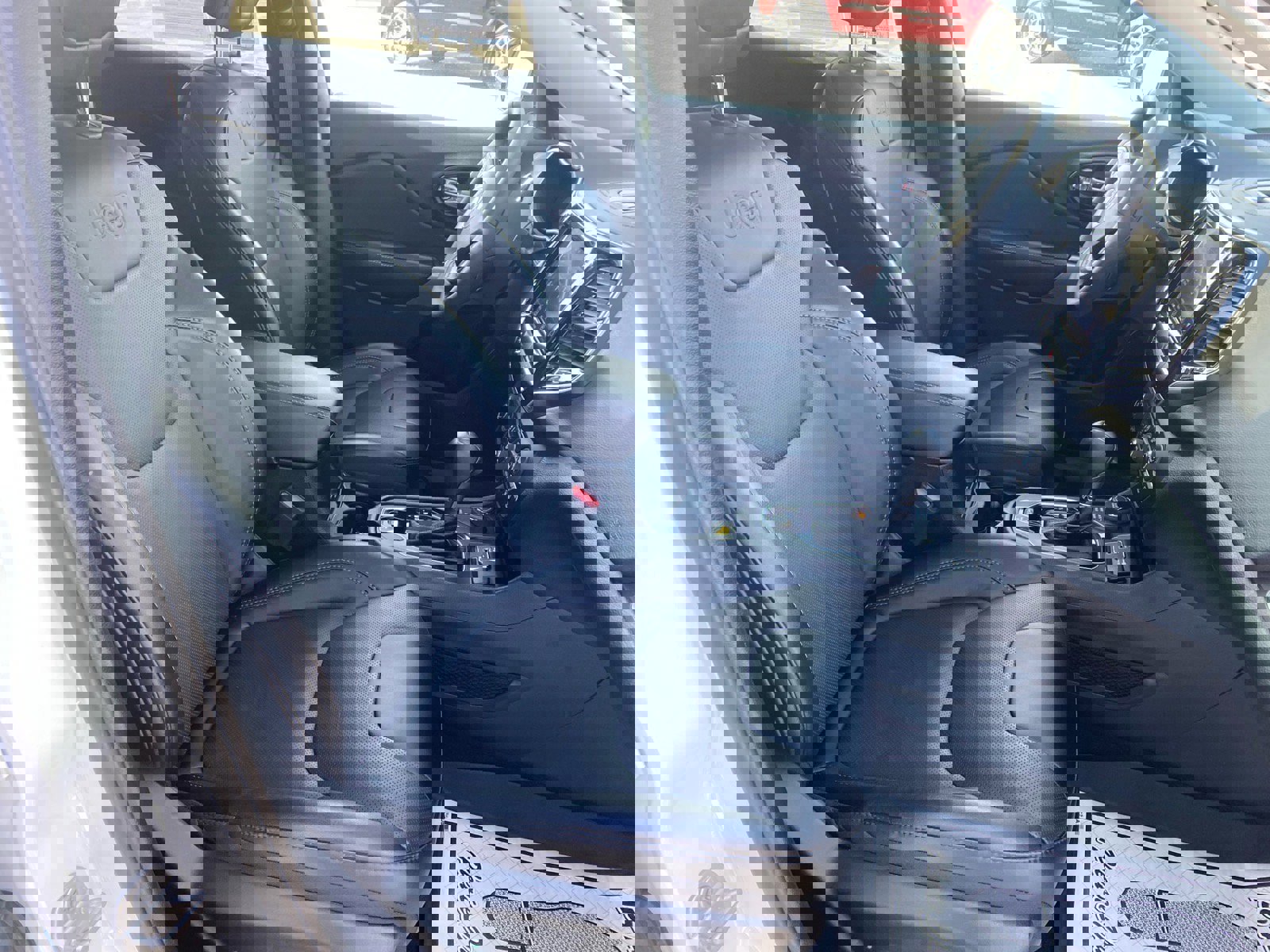 Used 2022 Jeep Cherokee Limited image 26