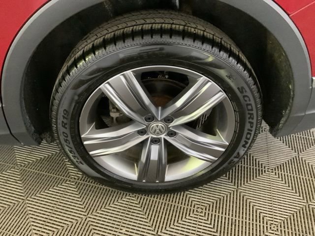 Used 2019 Volkswagen Tiguan SEL Premium w/ 3rd Row Seat Package image 13