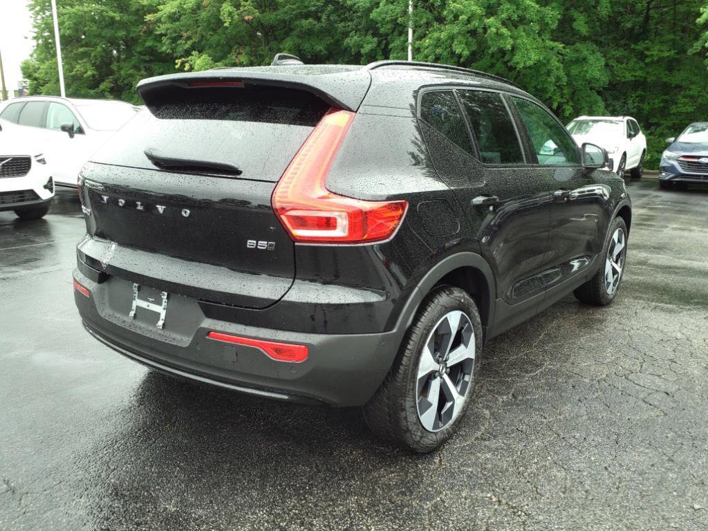 New 2025 Volvo XC40 B5 Plus w/ Climate Package image 3