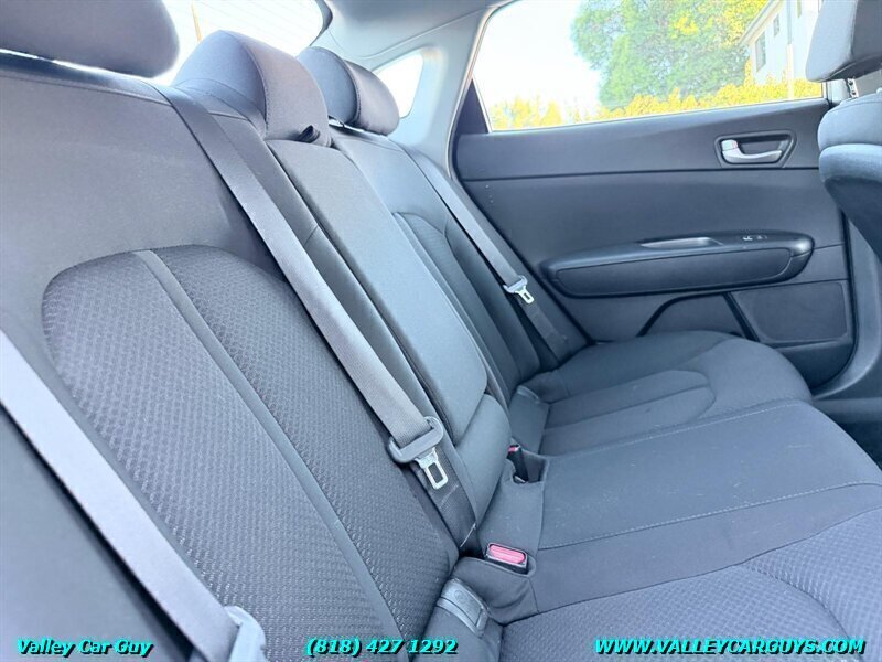 Used 2018 Kia Optima LX w/ 17" Alloy Wheels Package FWD image 19