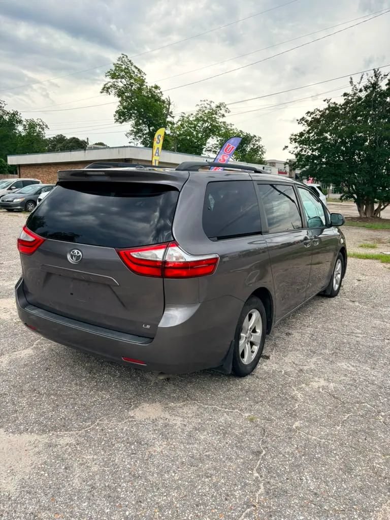 Used 2015 Toyota Sienna LE FWD image 5