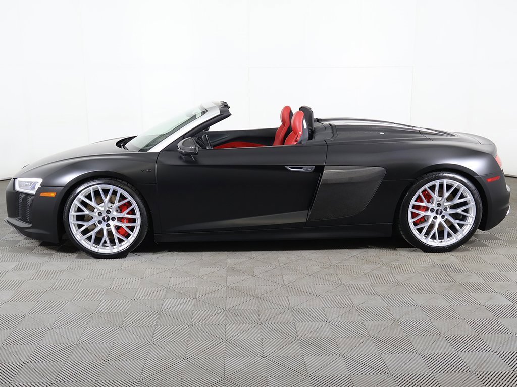 Used 2018 Audi R8 V10 w/ Carbon Exterior Package image 14