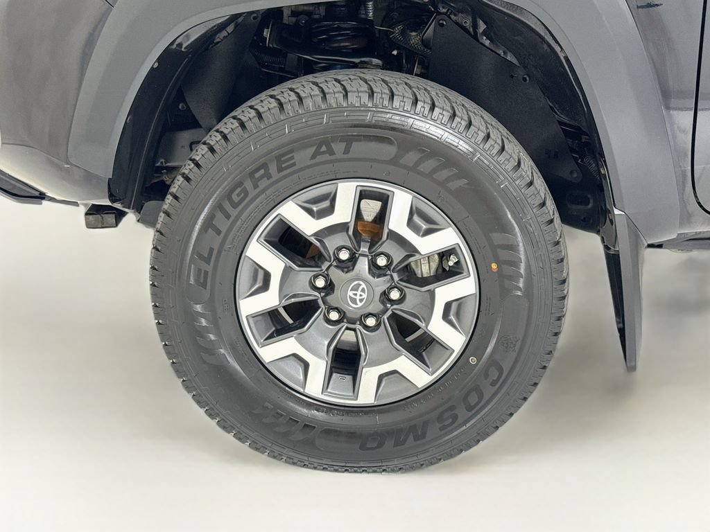 Used 2020 Toyota Tacoma TRD Off-Road w/ Technology Package AWD/4WD image 32